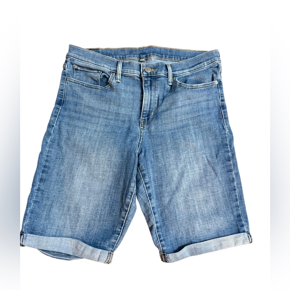 Levi’s Women’s Midrise 9” inseam Denim‎ Jeans Shorts Sz 31